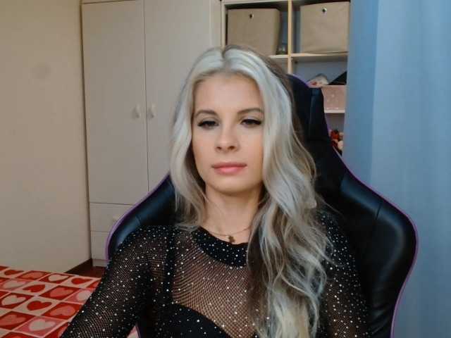 KristineNatural live cam on BongaCams