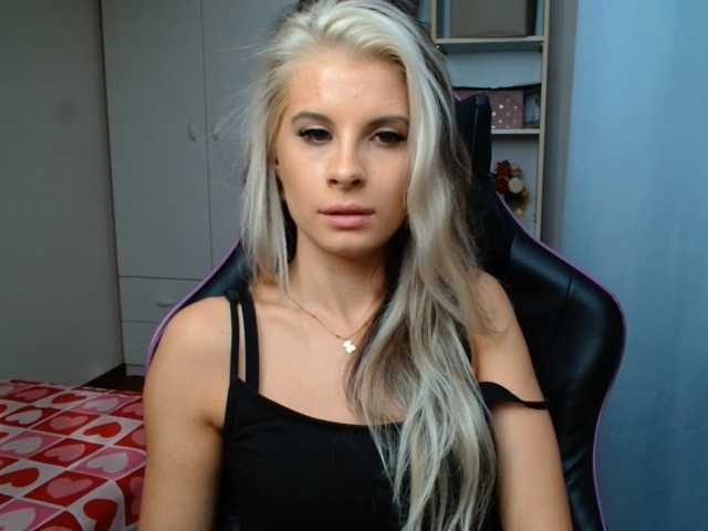 KristineNatural live cam on BongaCams