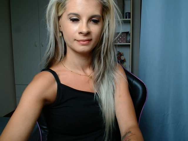 KristineNatural live cam on BongaCams