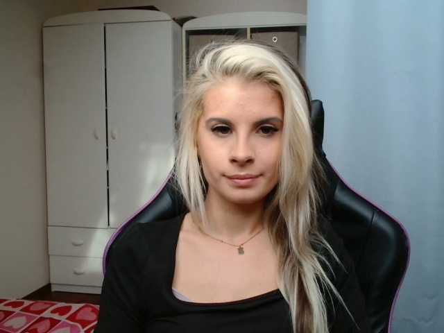 KristineNatural live cam on BongaCams