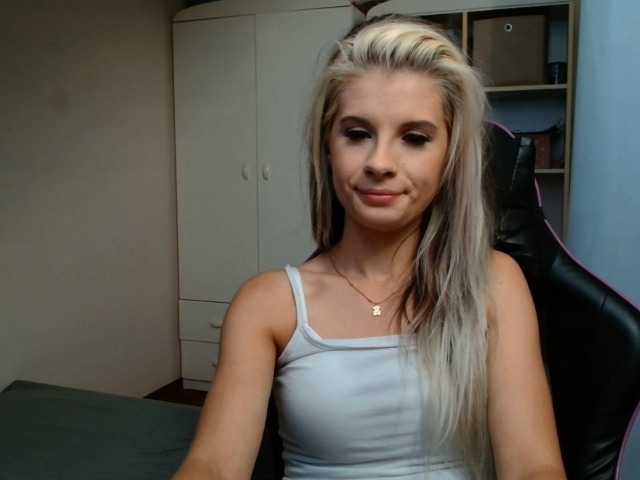 KristineNatural live webcam show