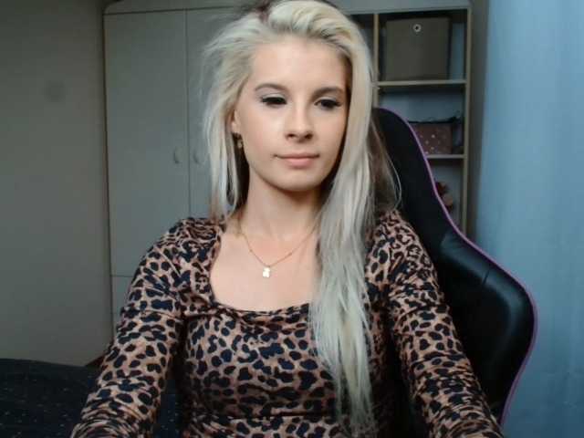 le modèle KristineNatural est en webcam porno dans un show sur le site bongacams, il possède les tags suivants: White/Caucasian,Blonde,Shaved