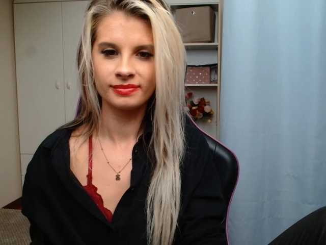 KristineNatural live cam preview