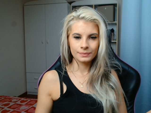 KristineNatural live cam on BongaCams