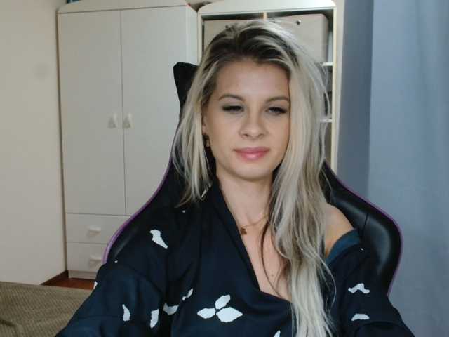 KristineNatural live cam on BongaCams