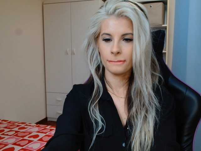KristineNatural live cam on BongaCams