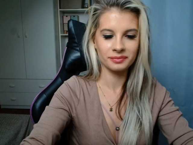 KristineNatural live cam on BongaCams