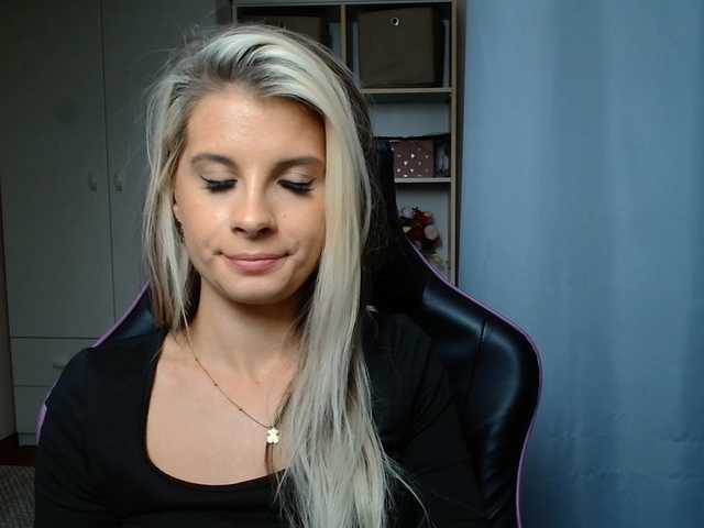 KristineNatural live cam on BongaCams