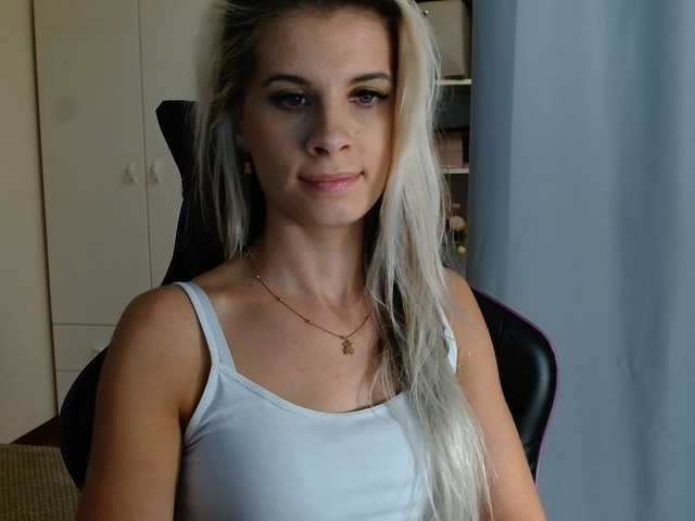 KristineNatural live cam preview