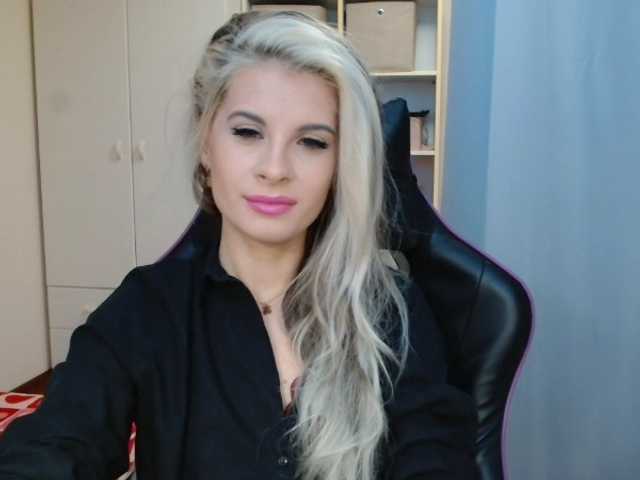 KristineNatural live cam on BongaCams