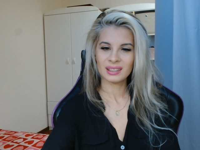 KristineNatural live cam on BongaCams