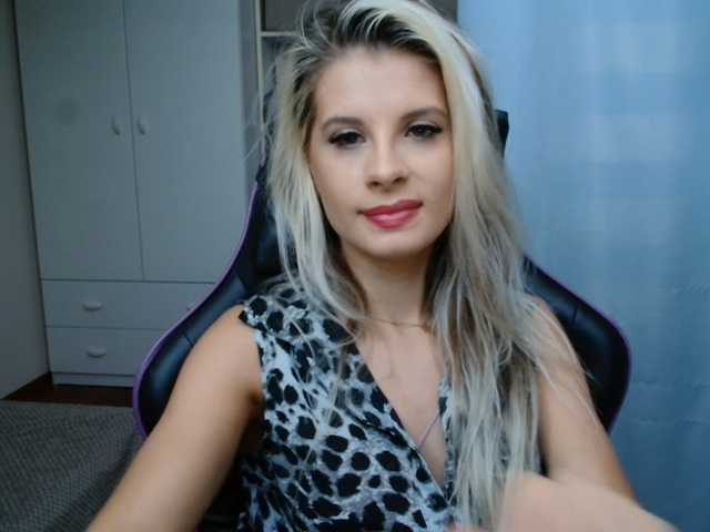 KristineNatural live cam preview