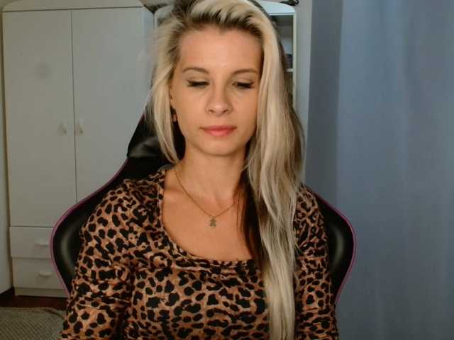 KristineNatural live cam on BongaCams