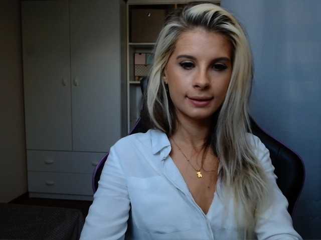 KristineNatural live cam on BongaCams