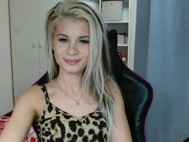 KristineNatural live cam on BongaCams