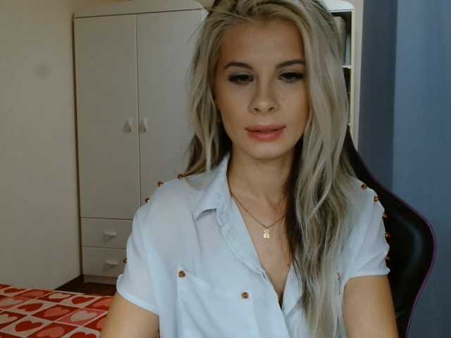 KristineNatural live cam preview