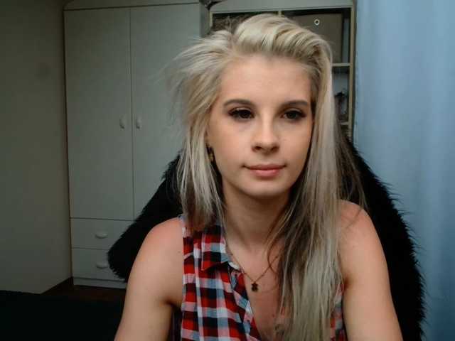 KristineNatural live cam on BongaCams