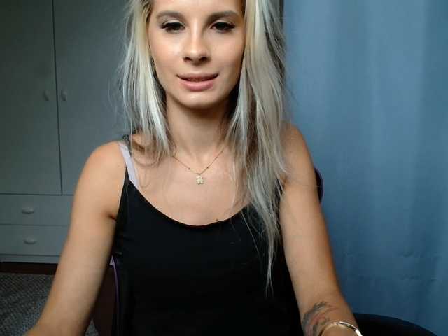 KristineNatural live cam on BongaCams