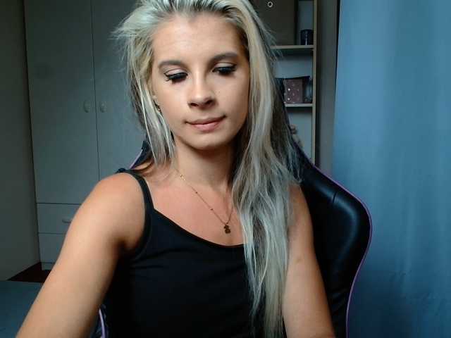 KristineNatural live cam on BongaCams