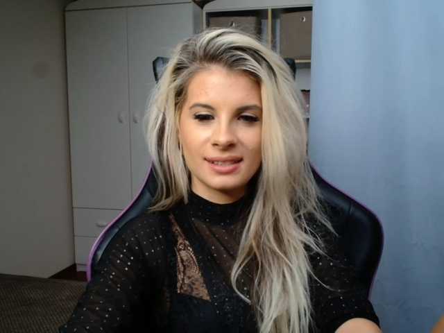 KristineNatural live cam on BongaCams