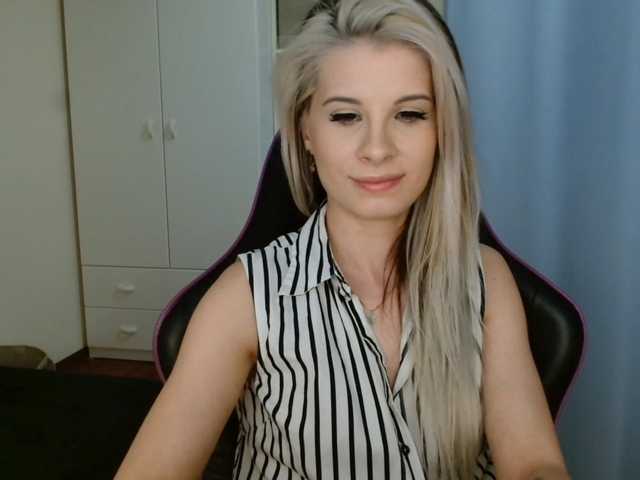 KristineNatural live cam on BongaCams