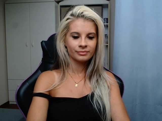 KristineNatural live cam on BongaCams