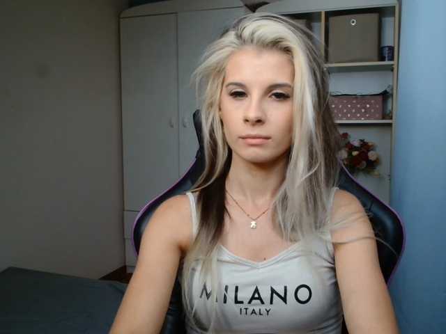 KristineNatural live cam on BongaCams