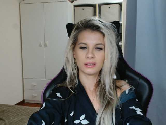 KristineNatural live cam on BongaCams