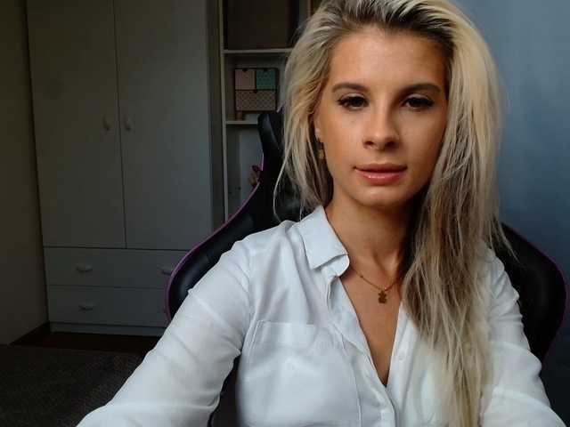KristineNatural live cam on BongaCams