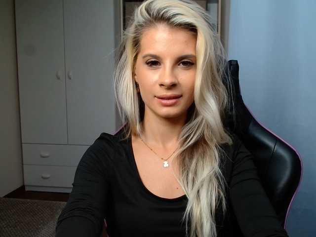 KristineNatural live cam on BongaCams