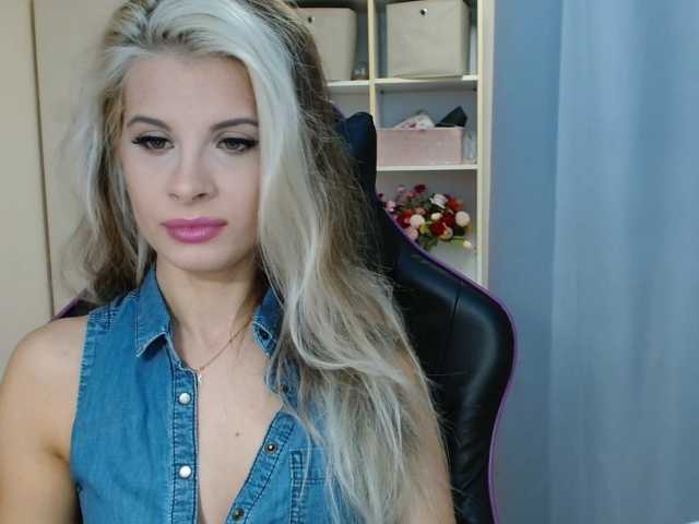 KristineNatural live cam on BongaCams