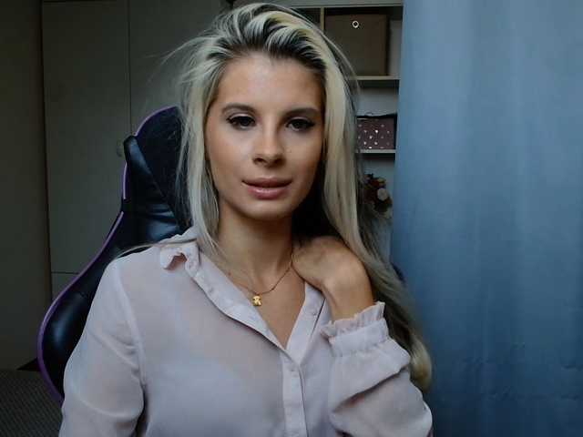 KristineNatural live cam on BongaCams