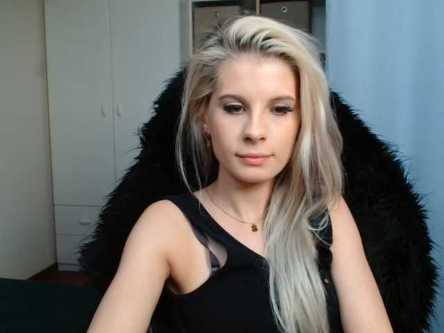 KristineNatural live cam on BongaCams