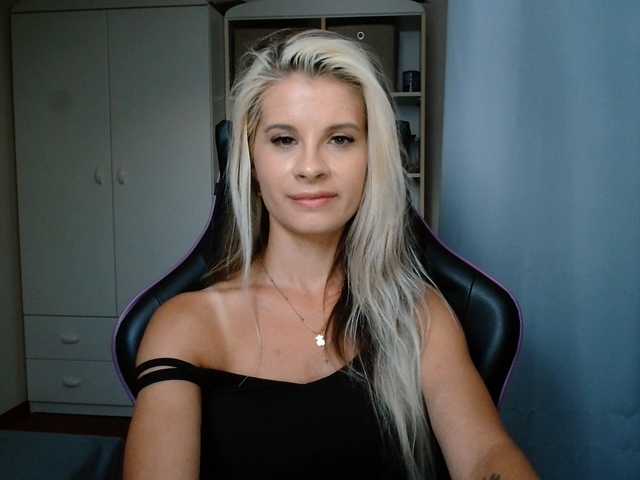 KristineNatural live cam on BongaCams