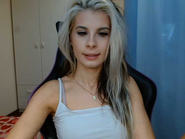 KristineNatural live cam on BongaCams