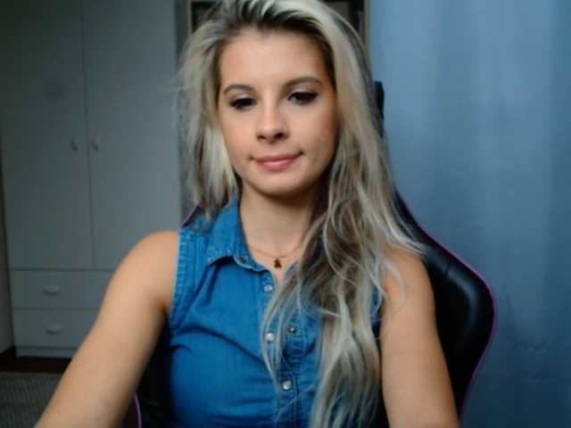 KristineNatural live cam preview