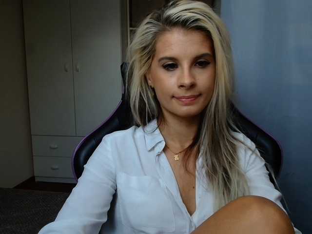 KristineNatural live cam on BongaCams