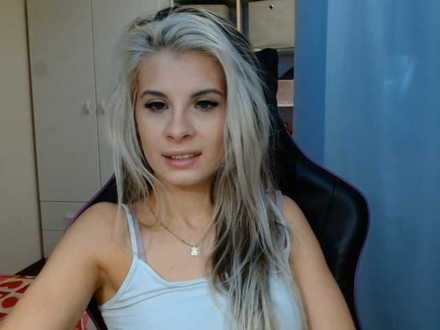 KristineNatural live cam on BongaCams