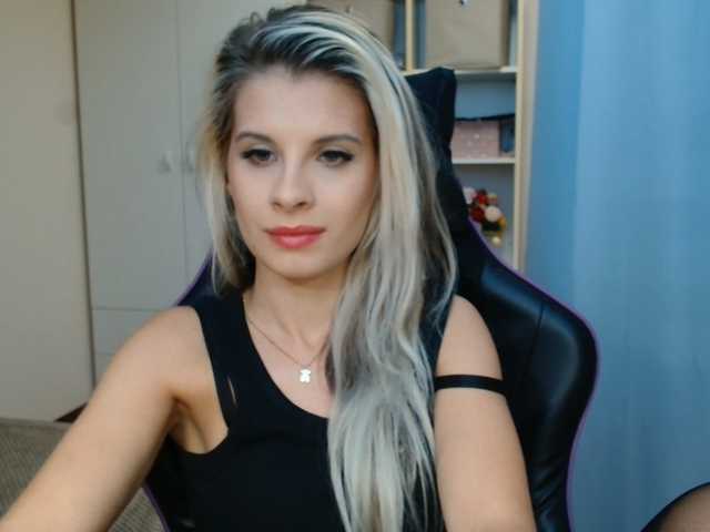 KristineNatural live cam on BongaCams