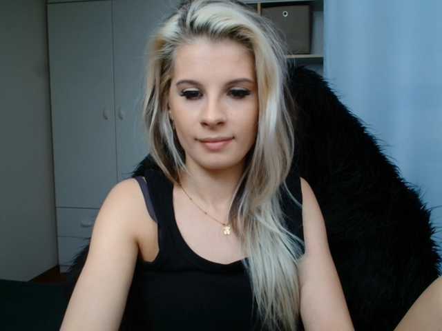 KristineNatural live cam on BongaCams