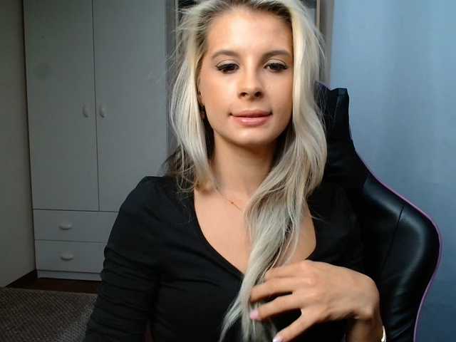 KristineNatural live cam