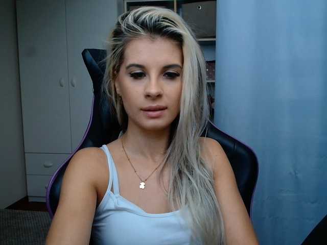 KristineNatural live cam on BongaCams