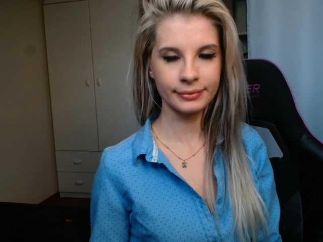 KristineNatural live cam on BongaCams