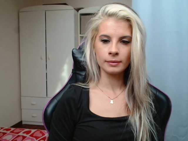 KristineNatural live cam on BongaCams