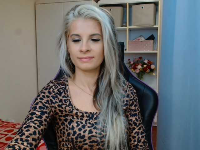 KristineNatural live cam on BongaCams