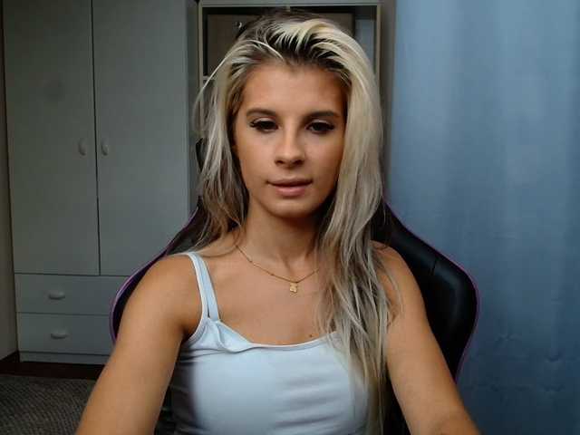 KristineNatural live cam on BongaCams