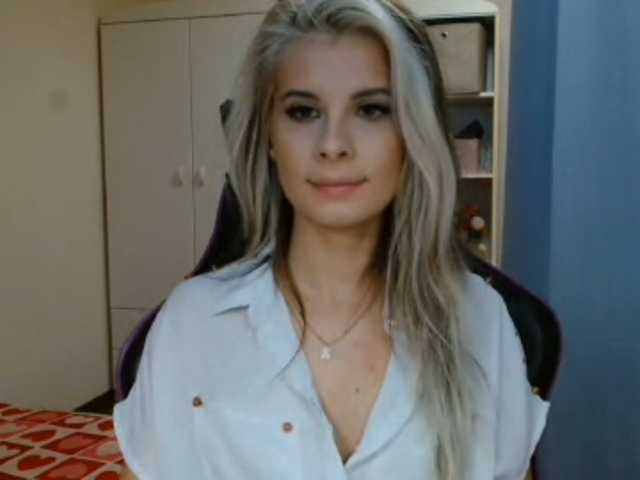 KristineNatural live cam preview