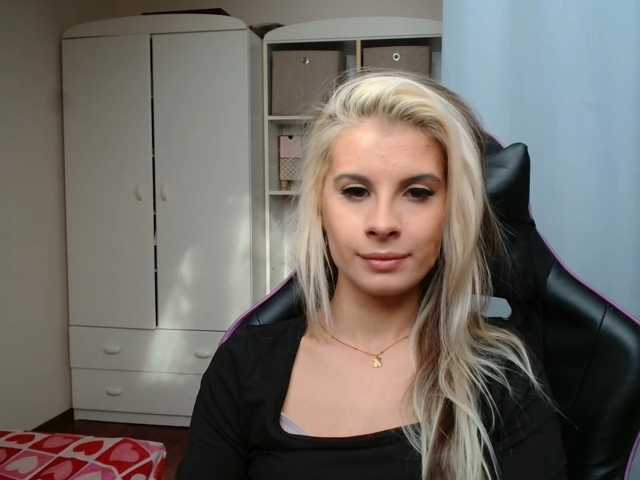 KristineNatural live cam on BongaCams