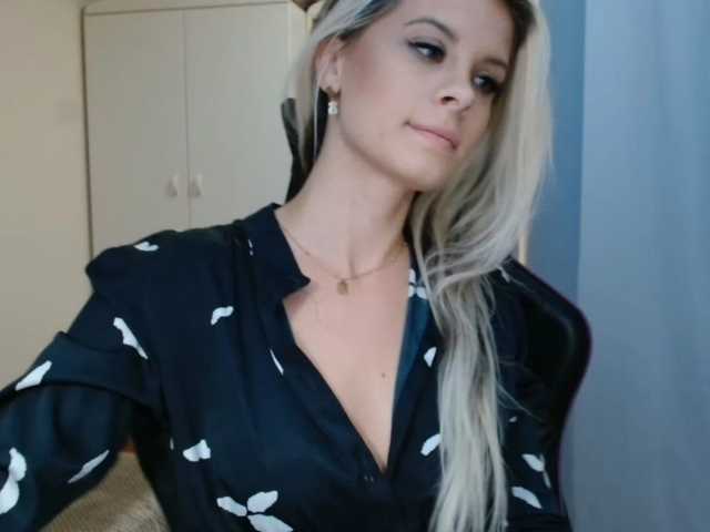KristineNatural live cam on BongaCams