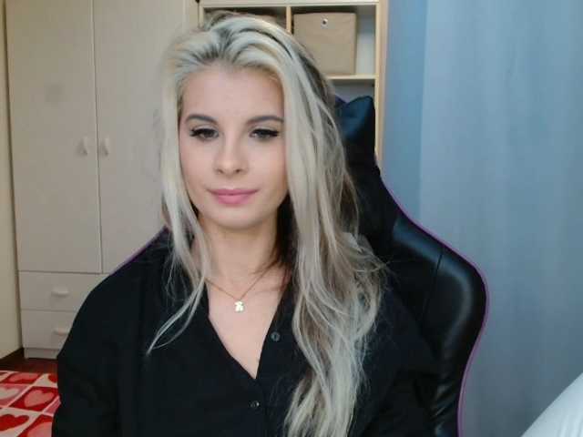 KristineNatural live cam on BongaCams